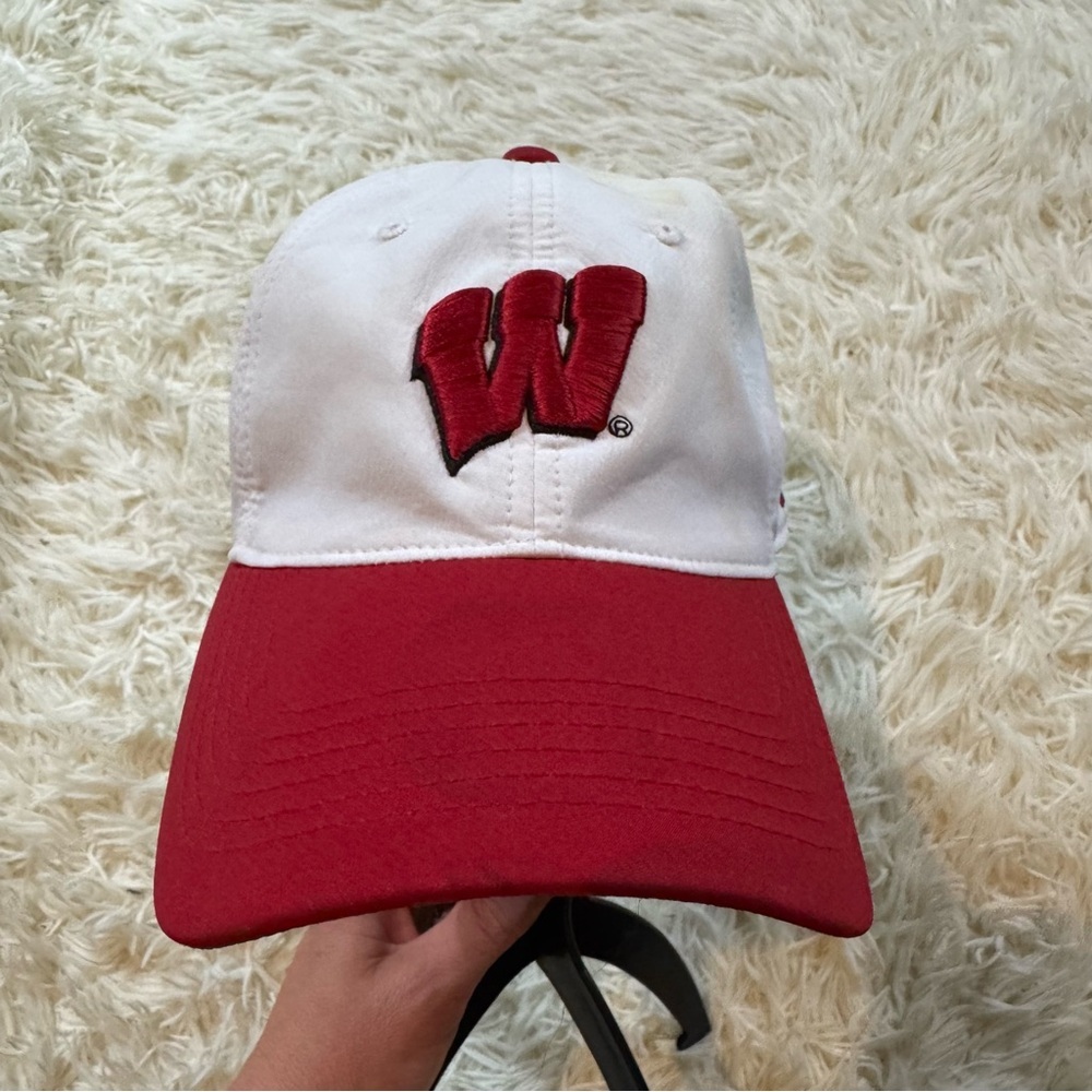 Wisconsin badgers Under Armour‎ Red & White Baseball Cap